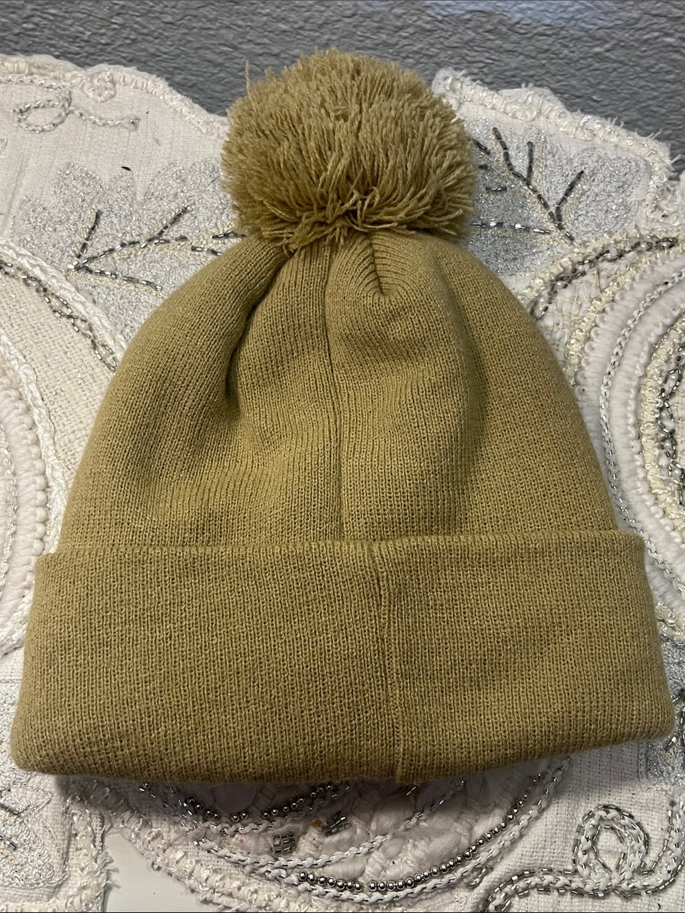 NWOT True Religion Tan Pom Pom Knit Beanie Hat Buddha Patch - Picture 4 of 8